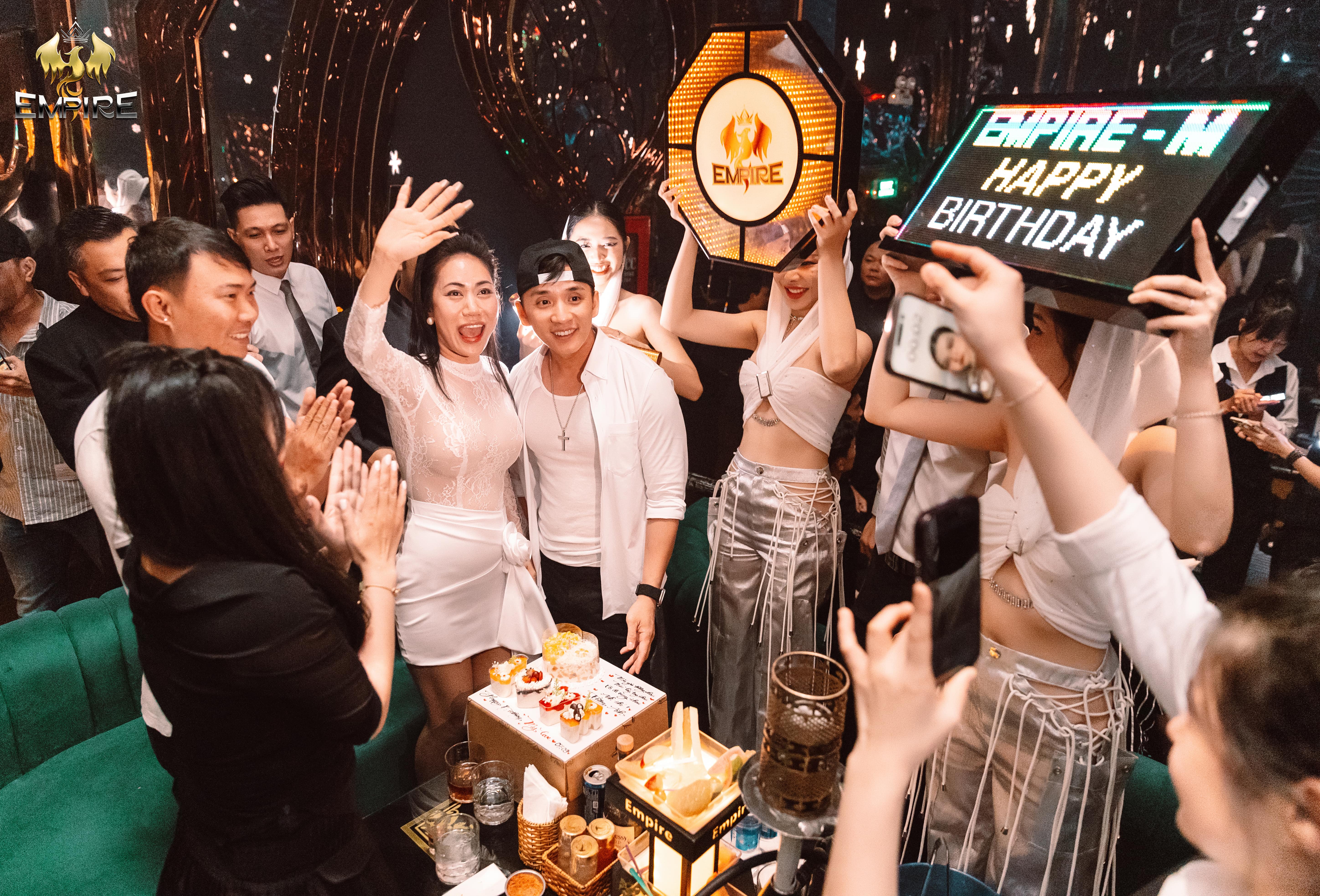 EMPIRE CLUB - QUÁN BAR QUẬN 1